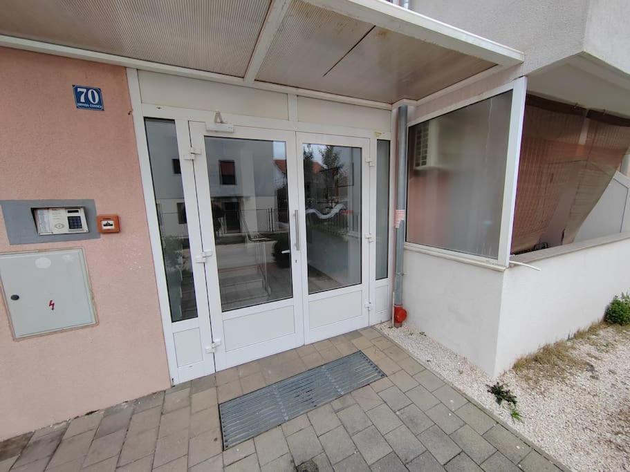Ivano-free Parking - Self Check In Zadar