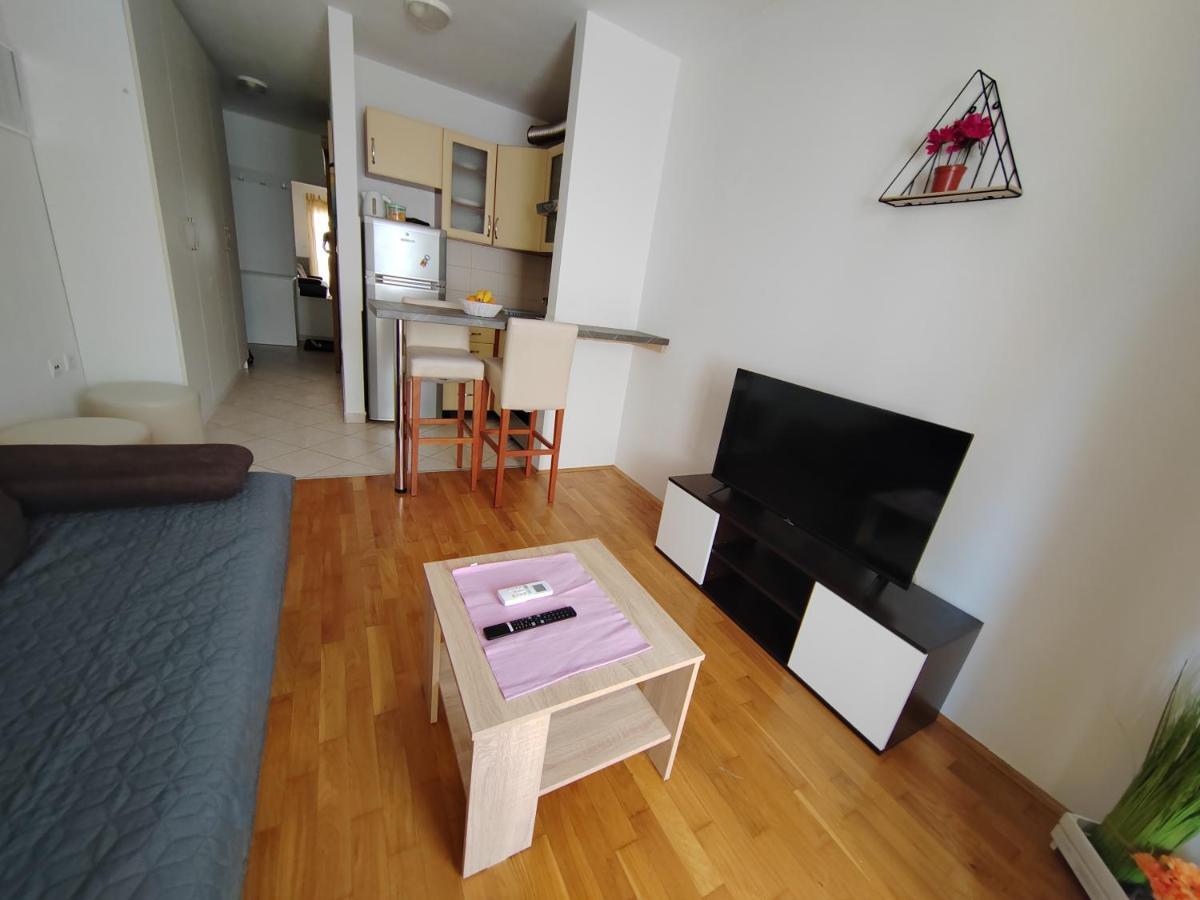 Ivano-free Parking - Self Check In Apartment *