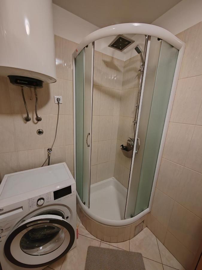 Ivano-free Parking - Self Check In Apartment