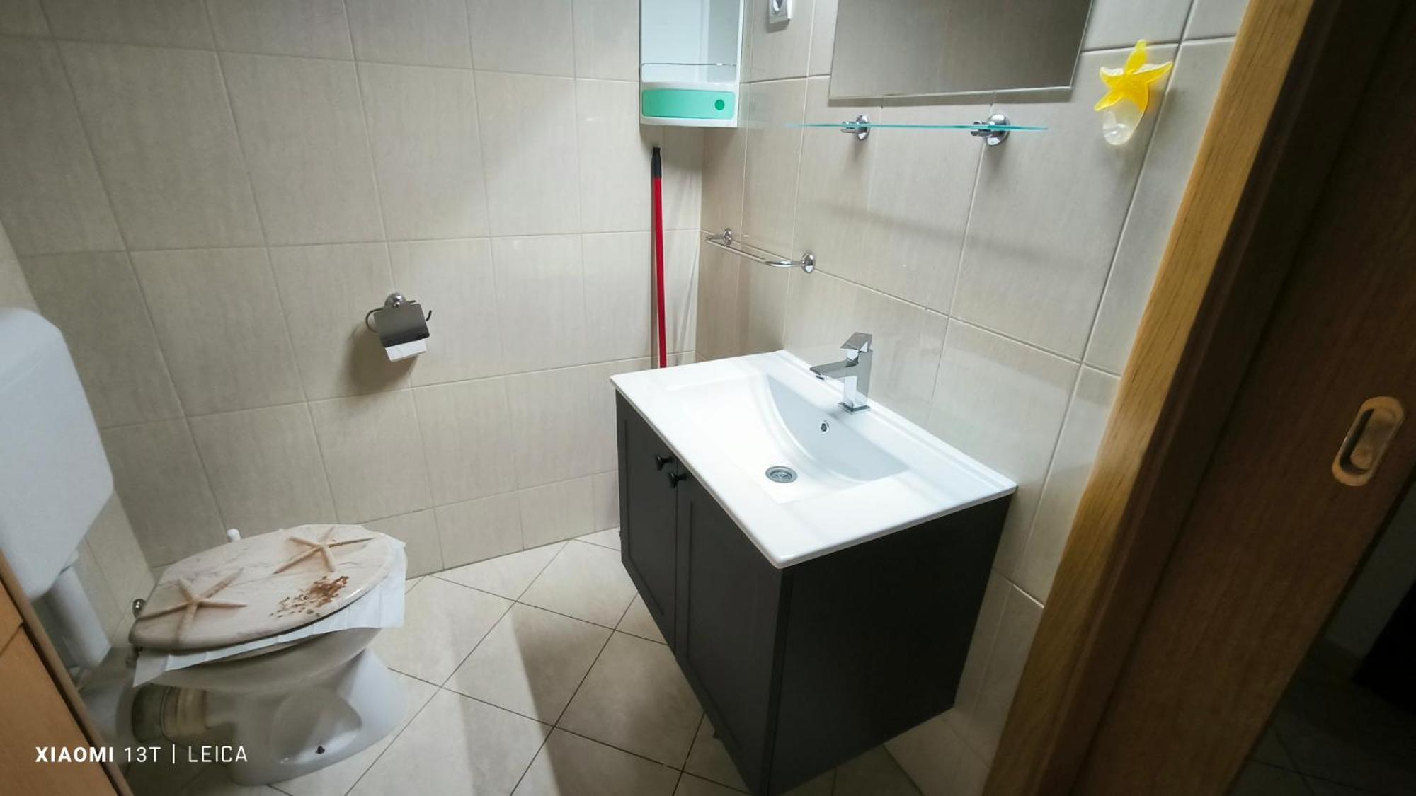 Ivano-free Parking - Self Check In Apartment